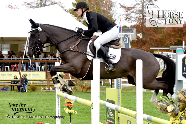 Lauren Alexander and Classic Indigo: kept their cool (Image: www.takethemoment.co.nz)