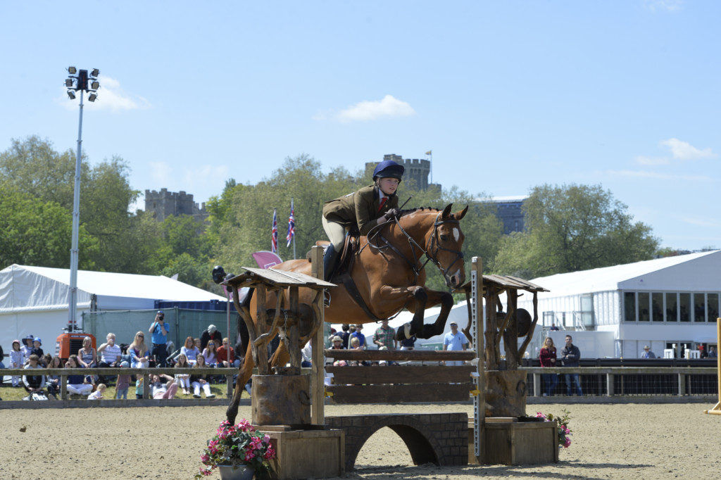 Sophie Lawes riding Carnsdale Vanity Fair Working Hunter Pony Champ