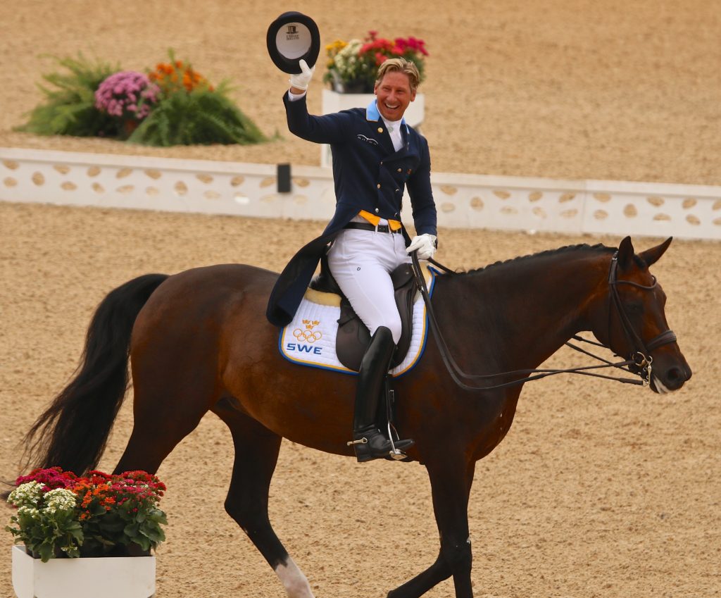 Patrik Kittel waves his top hat. Don't be like Patrik: wear a helmet (Image: Jane Thompson)