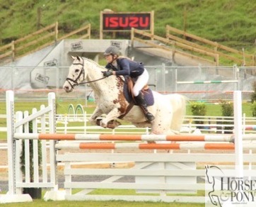 Aorangi Ragtime and Olivia Ahlborn, on their way to the win in the Honda NZ Pony Derby (Image: Jane Thompson)