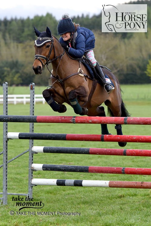 Scout Lodder may not have won the High Jump (she elected to retire when the height went up to 1.40m) but she won the hearts of the crowd when she and Pioneer Makokomiko flew the 1.30+ fence. (Image: Take the Moment) 